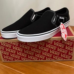 Men’s size 10 brand new in box vans. Black
